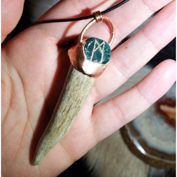 'Xetor' Bloodstone Mannuz Rune, Deer Horn & Octagonal Fluorite Necklace - Picture 5 of 6